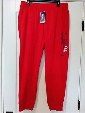 NWT L Nike NBA Philadelphia 76ers Basketball Red Logo Athleisure Sweatpants NEW